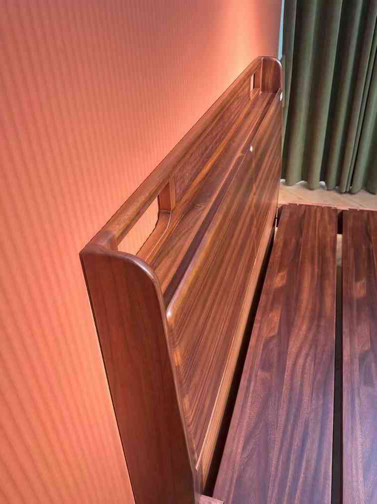 臻实黑胡桃家具系列，黑胡桃床，黑胡桃实木床，黑胡桃套房家具(图2)