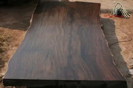 揭秘“黑檀”平替优选：风车木为何成大板茶桌高端材质新宠？(图2)